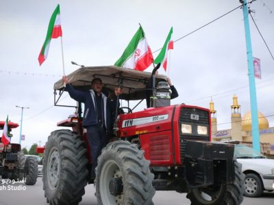 رژه تراکتوری کشاورزان فیروزآبادی